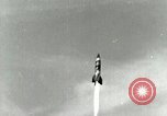 Standbild V-2 Rakete starten mit Rauch Peenemunde Deutschland, 1943, aus Sekunde 10 historischem Filmmaterial Videoclip 65675077610
