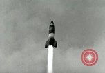 Standbild DEUTSCH A-4 Rakete Peenemunde Deutschland, 1943, aus Sekunde 9 historischem Filmmaterial Videoclip 65675077611
