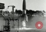 Standbild DEUTSCH A-4 Rakete Peenemunde Deutschland, 1943, aus Sekunde 15 historischem Filmmaterial Videoclip 65675077612
