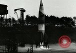Standbild DEUTSCH A-4 Rakete Peenemunde Deutschland, 1944, aus Sekunde 11 historischem Filmmaterial Videoclip 65675077623