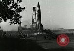 Standbild DEUTSCH A-4 Rakete Peenemunde Deutschland, 1944, aus Sekunde 3 historischem Filmmaterial Videoclip 65675077628