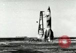 Standbild DEUTSCH A-4 Rakete Peenemunde Deutschland, 1944, aus Sekunde 1 historischem Filmmaterial Videoclip 65675077629