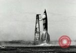 Standbild DEUTSCH A-4 Rakete Peenemunde Deutschland, 1944, aus Sekunde 5 historischem Filmmaterial Videoclip 65675077629