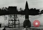 Standbild DEUTSCH A-4-Rakete in der Nähe von Unfall beim Start Peenemunde Deutschland, 1944, aus Sekunde 3 historischem Filmmaterial Videoclip 65675077633