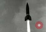 Standbild DEUTSCH A-4-Rakete in der Nähe von Unfall beim Start Peenemunde Deutschland, 1944, aus Sekunde 7 historischem Filmmaterial Videoclip 65675077633