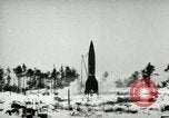 Standbild V-2 Rakete Schub verlieren und abstürzt Peenemunde Deutschland, 1944, aus Sekunde 4 historischem Filmmaterial Videoclip 65675077636