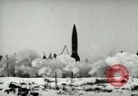 Standbild V-2 Rakete Schub verlieren und abstürzt Peenemunde Deutschland, 1944, aus Sekunde 7 historischem Filmmaterial Videoclip 65675077636