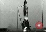 Standbild DEUTSCH A-4 Rakete Peenemunde Deutschland, 1944, aus Sekunde 6 historischem Filmmaterial Videoclip 65675077637