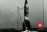 Standbild DEUTSCH A-4 Rakete Peenemunde Deutschland, 1944, aus Sekunde 11 historischem Filmmaterial Videoclip 65675077637