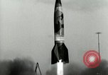 Standbild DEUTSCH A-4 Rakete Peenemunde Deutschland, 1944, aus Sekunde 13 historischem Filmmaterial Videoclip 65675077637