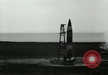 Standbild DEUTSCH A-4 Rakete Peenemunde Deutschland, 1944, aus Sekunde 13 historischem Filmmaterial Videoclip 65675077638