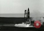 Standbild DEUTSCH A-4 Rakete Peenemunde Deutschland, 1944, aus Sekunde 15 historischem Filmmaterial Videoclip 65675077638