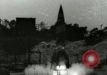 Standbild A-4 Rakete twilight starten Peenemunde Deutschland, 1944, aus Sekunde 3 historischem Filmmaterial Videoclip 65675077643