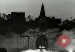 Standbild A-4 Rakete twilight starten Peenemunde Deutschland, 1944, aus Sekunde 6 historischem Filmmaterial Videoclip 65675077643