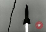 Standbild A-4 Rakete twilight starten Peenemunde Deutschland, 1944, aus Sekunde 10 historischem Filmmaterial Videoclip 65675077643