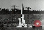 Standbild DEUTSCH A-4 Rakete Peenemunde Deutschland, 1944, aus Sekunde 10 historischem Filmmaterial Videoclip 65675077660