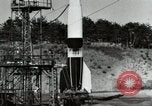 Standbild DEUTSCH A-4 Rakete Peenemunde Deutschland, 1944, aus Sekunde 10 historischem Filmmaterial Videoclip 65675077665