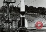 Standbild DEUTSCH A-4 Rakete Peenemunde Deutschland, 1944, aus Sekunde 14 historischem Filmmaterial Videoclip 65675077665