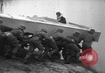 Immagine di Tedesco barca esplosiva Germania, 1945, secondo 15 filmato di repertorio 65675077688