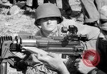 Standbild Maschinengewehr Salomonen, 1945, aus Sekunde 12 historischem Filmmaterial Videoclip 65675077698