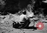 Image Flame Thrower Îles Salomon, 1945, de la seconde 25 séquences d'archives historiques vidéo 65675077699