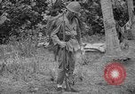 Image fusil japonais Îles Salomon, 1945, de la seconde 1 séquences d'archives historiques vidéo 65675077700