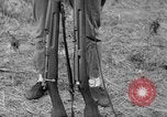 Image fusil japonais Îles Salomon, 1945, de la seconde 19 séquences d'archives historiques vidéo 65675077700