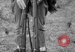 Image fusil japonais Îles Salomon, 1945, de la seconde 22 séquences d'archives historiques vidéo 65675077700