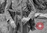Image fusil japonais Îles Salomon, 1945, de la seconde 29 séquences d'archives historiques vidéo 65675077700