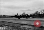 Standbild B-17 Flugzeuge Salomonen, 1945, aus Sekunde 56 historischem Filmmaterial Videoclip 65675077706