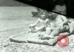 Standbild Eva Braun's Freunde Berchtesgaden Deutschland, 1940, aus Sekunde 1 historischem Filmmaterial Videoclip 65675077722
