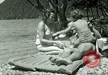 Standbild Eva Braun's Freunde Berchtesgaden Deutschland, 1940, aus Sekunde 10 historischem Filmmaterial Videoclip 65675077722