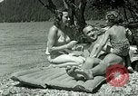 Standbild Eva Braun's Freunde Berchtesgaden Deutschland, 1940, aus Sekunde 11 historischem Filmmaterial Videoclip 65675077722