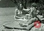 Standbild Eva Braun's Freunde Berchtesgaden Deutschland, 1940, aus Sekunde 12 historischem Filmmaterial Videoclip 65675077722