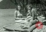 Standbild Eva Braun's Freunde Berchtesgaden Deutschland, 1940, aus Sekunde 15 historischem Filmmaterial Videoclip 65675077722