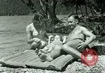 Standbild Eva Braun's Freunde Berchtesgaden Deutschland, 1940, aus Sekunde 28 historischem Filmmaterial Videoclip 65675077722