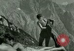 Immagine di Eva Braun amici Berchtesgaden Germania, 1940, secondo 29 filmato di repertorio 65675077723