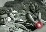 Immagine di Eva Braun amici Berchtesgaden Germania, 1940, secondo 51 filmato di repertorio 65675077723