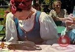 Standbild Eva Braun Bayern Deutschland, 1940, aus Sekunde 20 historischem Filmmaterial Videoclip 65675077731