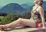 Immagine di Eva Braun Berchtesgaden Germania, 1940, secondo 53 filmato di repertorio 65675077735