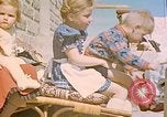 Image Bormann enfants Berchtesgaden Allemagne, 1940, de la seconde 26 séquences d'archives historiques vidéo 65675077764
