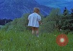 Image Uschi Schneider Berchtesgaden Allemagne, 1940, de la seconde 4 séquences d'archives historiques vidéo 65675077813