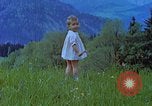 Image Uschi Schneider Berchtesgaden Allemagne, 1940, de la seconde 5 séquences d'archives historiques vidéo 65675077813