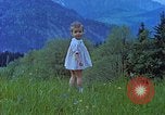 Image Uschi Schneider Berchtesgaden Allemagne, 1940, de la seconde 6 séquences d'archives historiques vidéo 65675077813