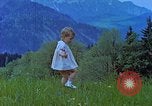 Image Uschi Schneider Berchtesgaden Allemagne, 1940, de la seconde 7 séquences d'archives historiques vidéo 65675077813