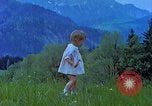 Image Uschi Schneider Berchtesgaden Allemagne, 1940, de la seconde 8 séquences d'archives historiques vidéo 65675077813
