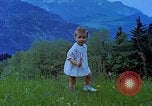 Image Uschi Schneider Berchtesgaden Allemagne, 1940, de la seconde 9 séquences d'archives historiques vidéo 65675077813