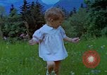 Image Uschi Schneider Berchtesgaden Allemagne, 1940, de la seconde 11 séquences d'archives historiques vidéo 65675077813