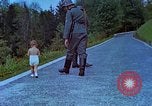 Image Uschi Schneider Berchtesgaden Allemagne, 1940, de la seconde 17 séquences d'archives historiques vidéo 65675077813