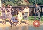 Standbild Eva Braun die Familie Deutschland, 1940, aus Sekunde 20 historischem Filmmaterial Videoclip 65675077837